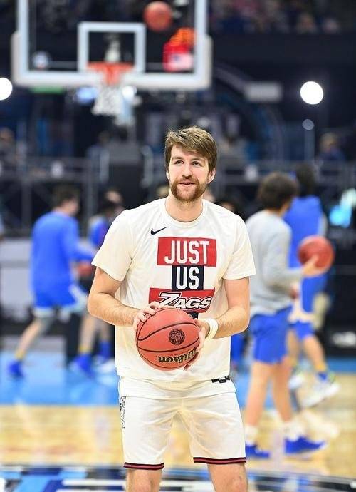 包含NBA常规赛今晚再迎强敌，广厦男篮止住颓势，主帅态度——底气十足，轮换策略成焦点的词条